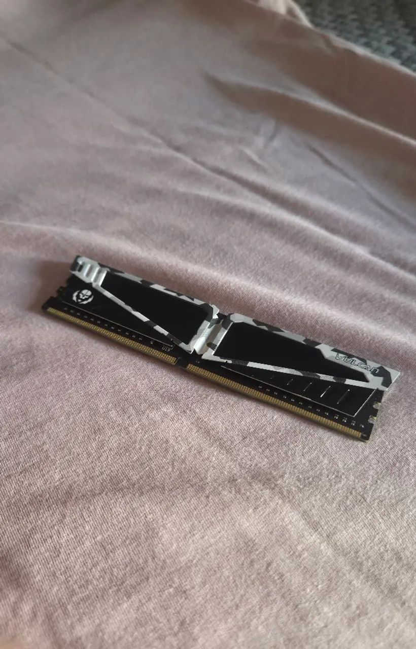 2 Memórias ram 8GB 2660Mhz DDR4