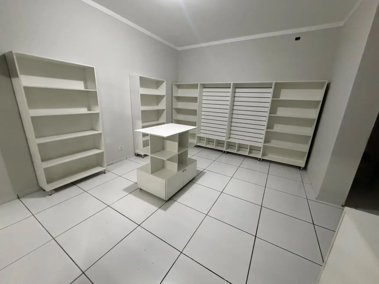 KIT LOJA COMPLETO MDF NOVO  - Foto 5