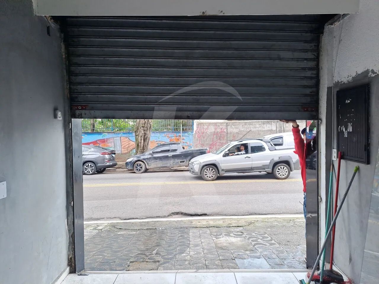 Salão comercial medindo 30 m² com banheiro. - Foto 2