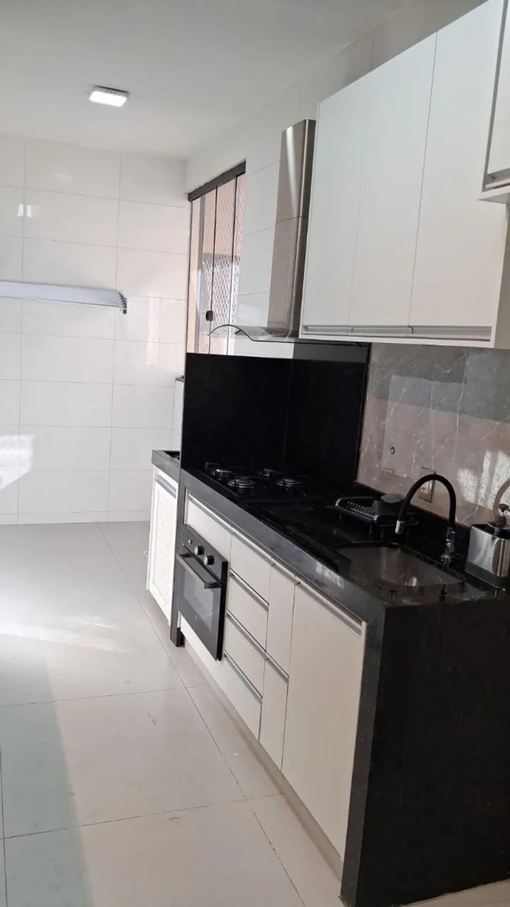 Apto Semimobiliado, 3QT, incluso Cond e água. Centro!