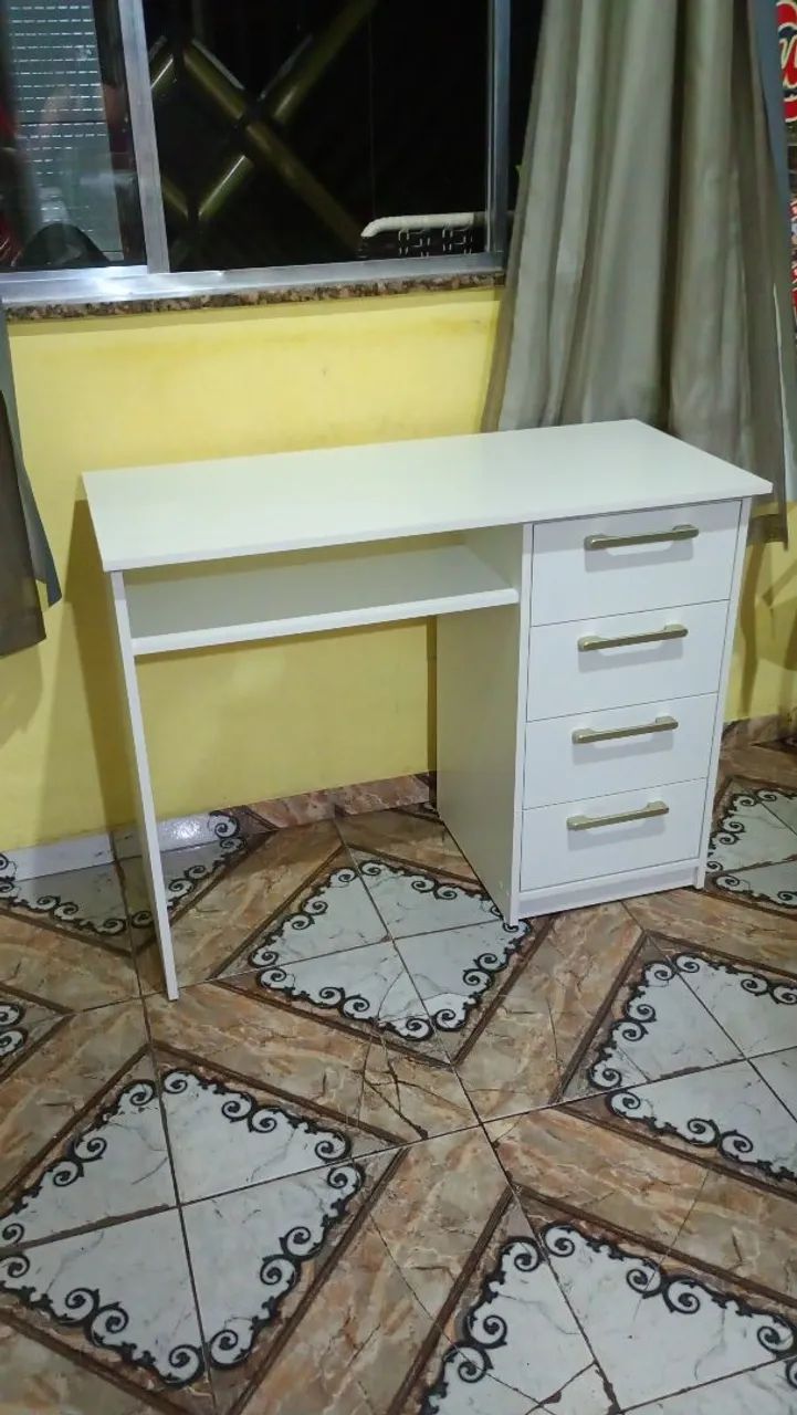 Mesa de 1 metro com 4 gavetas - Foto 2