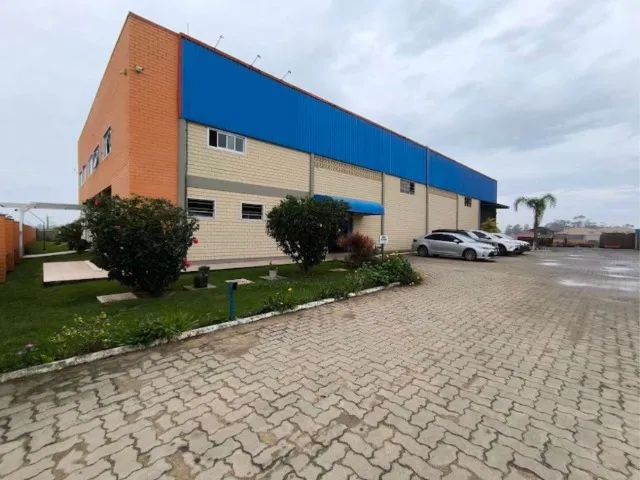 Pavilhão 1.950m² com AMPLO terreno PLANO içara próximo de TUDO, ACEITA parcelamento direto