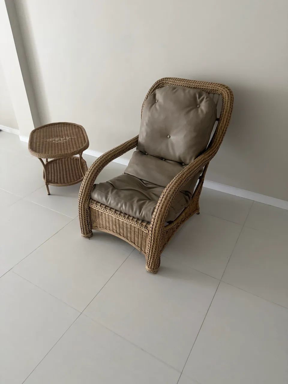 Poltrona e mesa conjunto 