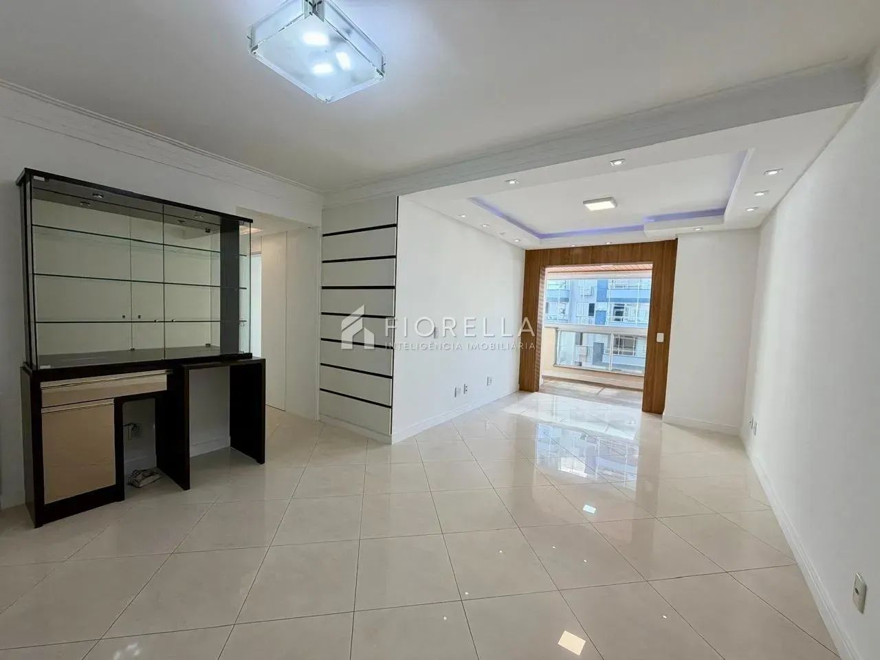 Apartamento com 03 dormitórios sendo 02 suítes no bairro Campinas - São José