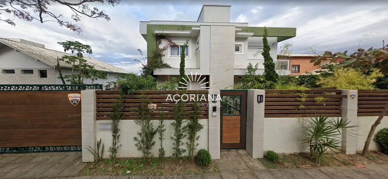 Casa Exclusiva com Vista para Lagoa