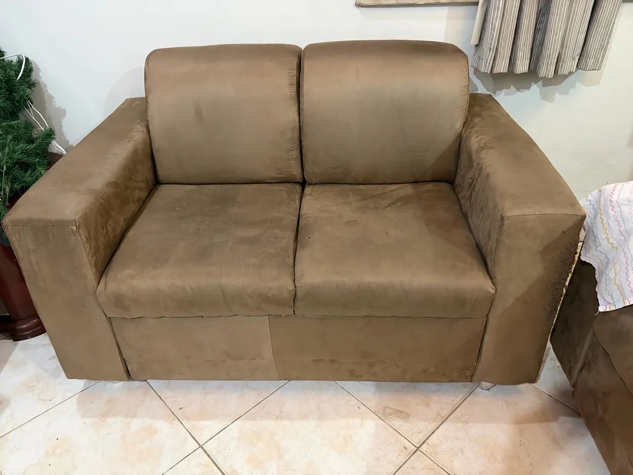 Vende-se sofá de 2 e 3 lugares em bom estado