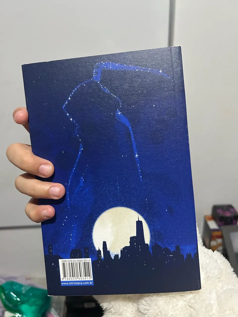 livro: o primeiro a morrer no final autor: adam silvera - Foto 2