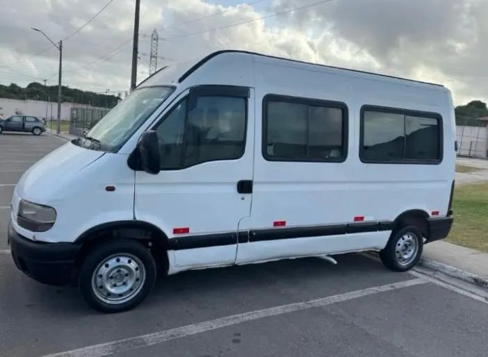 Aluga-se van com motorista ?