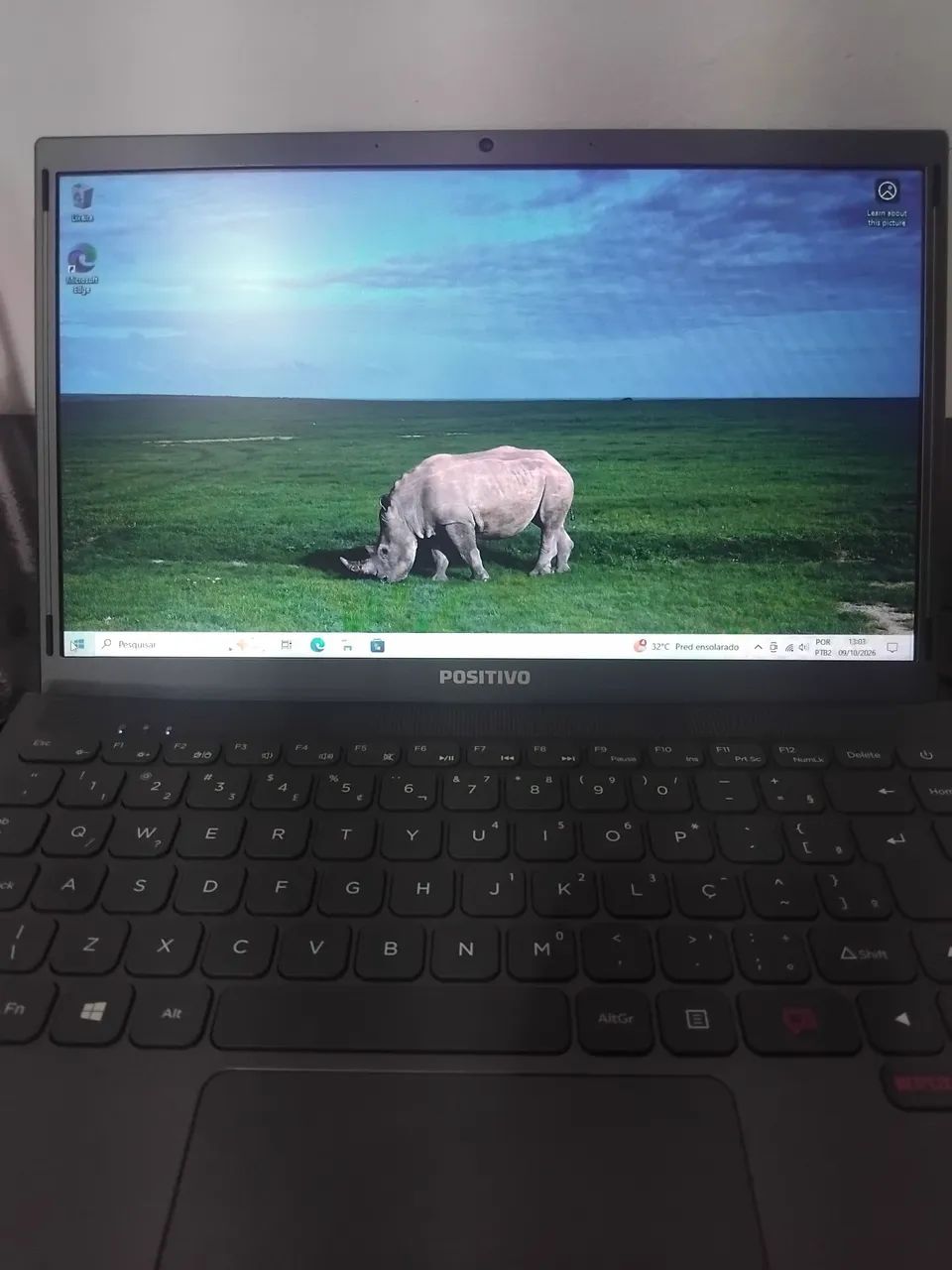 Notebook Positivo + teclado e mouse sem fio.