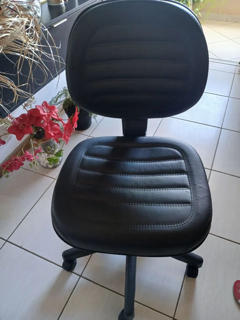 Vende-se  2 cadeiras de escritório tel * - Foto 4
