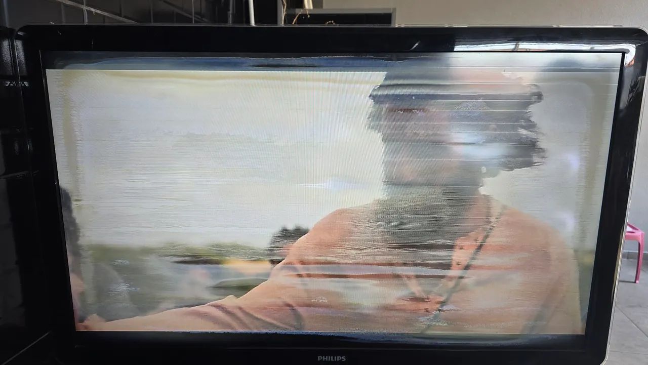 TV Philips 46" LED 46PFL5605D/78 - Foto 4