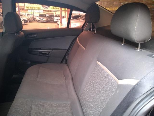 Vectra Sedan 2.0 Expression 2010 preto / manual - completo - flex/gnv - Foto 7