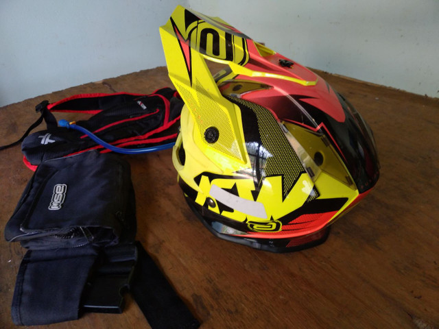 Capacete asw mais mochila de hidratação e bolsa de ferramentas - Foto 2