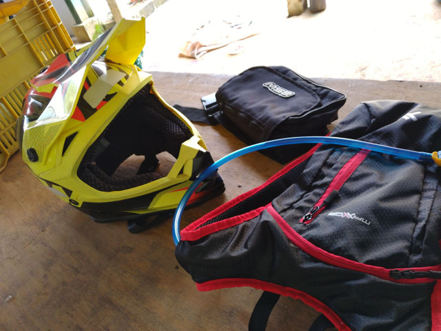 Capacete asw mais mochila de hidratação e bolsa de ferramentas - Foto 3