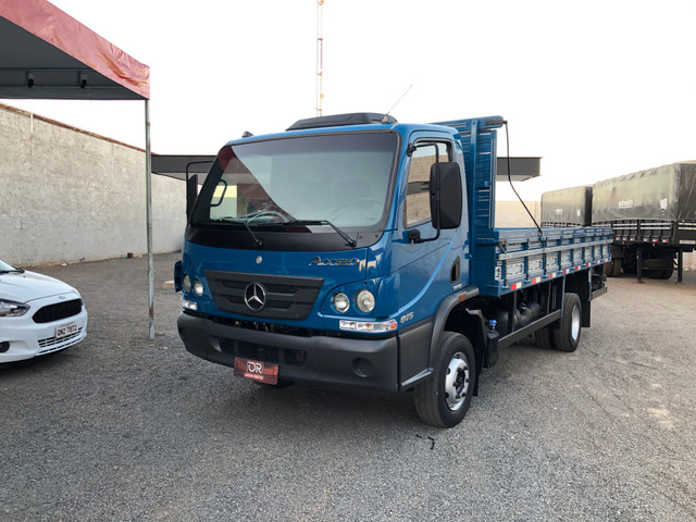 Mercedes-benz accelo 815 2012
