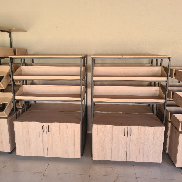 Vende se móveis para comércio