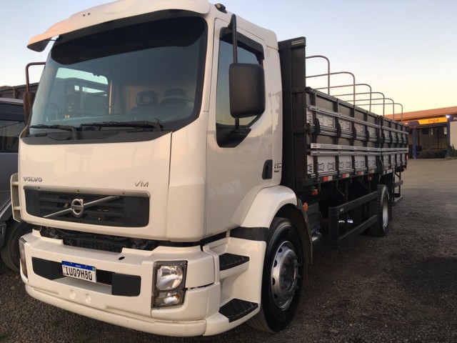 VOLVO VM 220 2013 TOCO GRANEL EM ÓTIMO ESTADO !!!