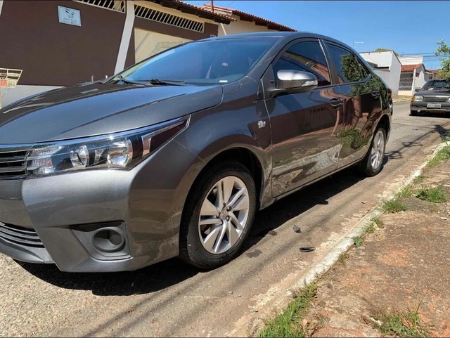 TOYOTA COROLLA 2015   PARCELAMOS  