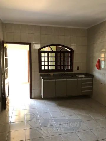 Casa Residencial com 3 quartos para alugar por R$ 2400.00, 600.00 m2 - VILA ESTEVES - LIME