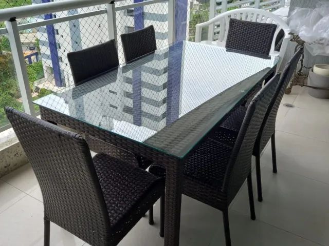 Mesa e 6 Cadeiras: Design Moderno!