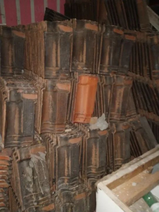 Telhas de cerâmica usadas