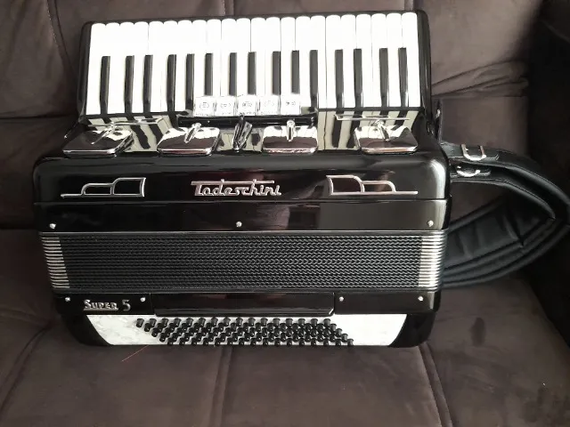 Acordeon Todeschini Super 5