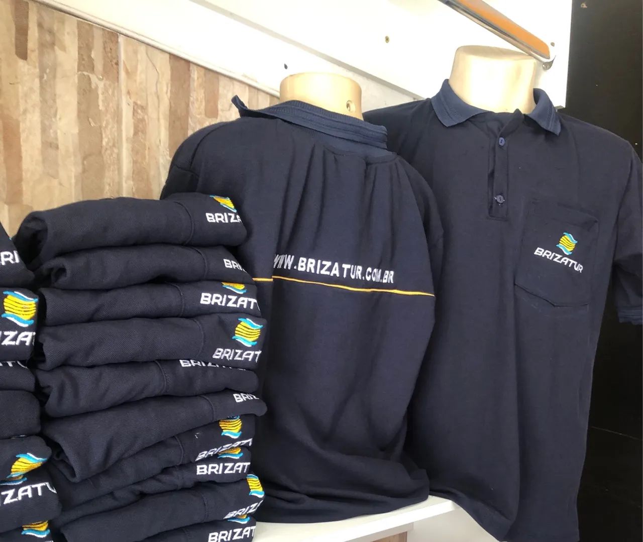 Uniformes para empresa camisas personalizadas com sua logo - Foto 2