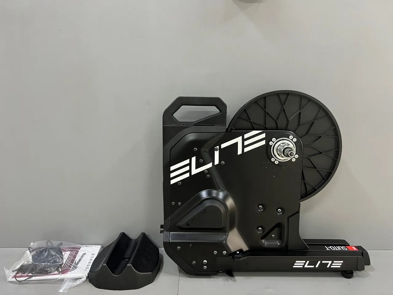 Rolo de Treino seminovo Bicicleta Elite Suito T Smart Interativo Sem K7