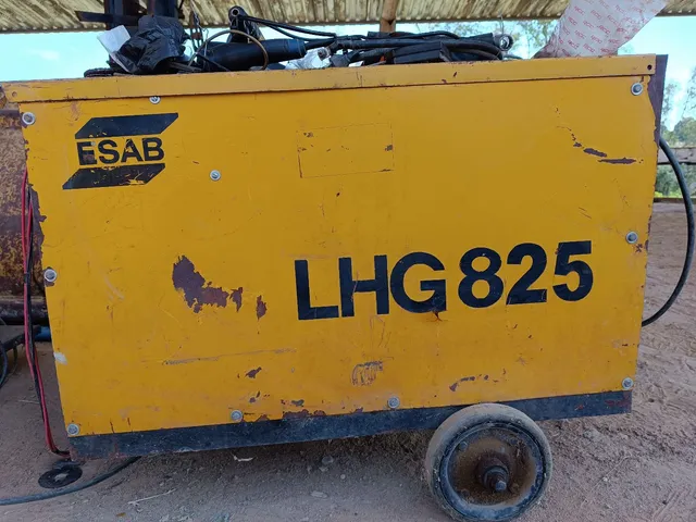 Máquina de solda Esab 825