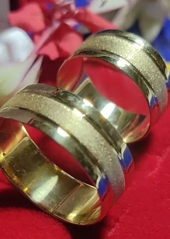 Alianças 10 mm Grossa larga Lisa e Fosca 10 Gramas Maciça Ouro 18 Kilates - Foto 6