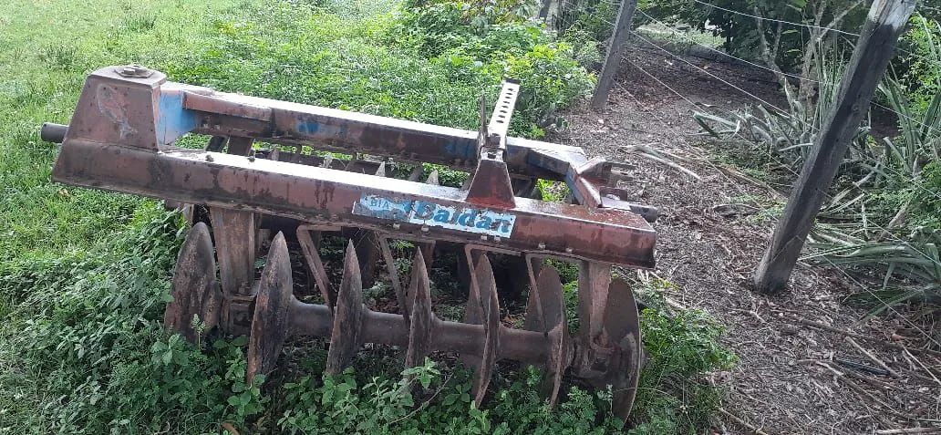 Trator CBT 2105 com lâmina e grade - Foto 5