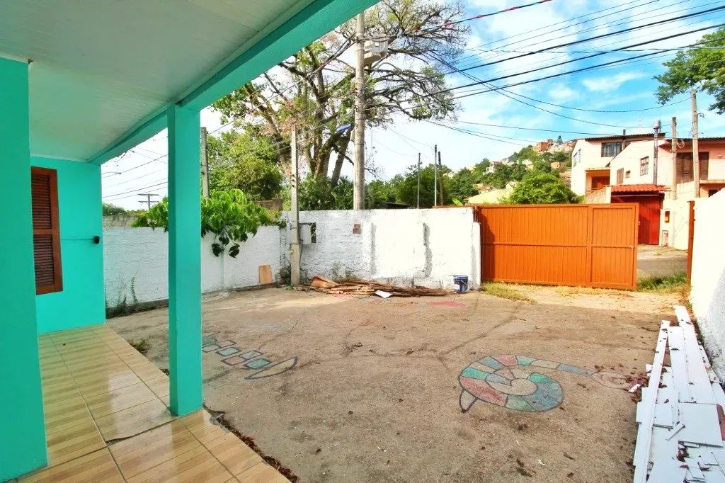 Duas casas no mesmo pátio!Casa da frente com 2 dormitorios, sala ampla, cozinha ampla e ba - Foto 2