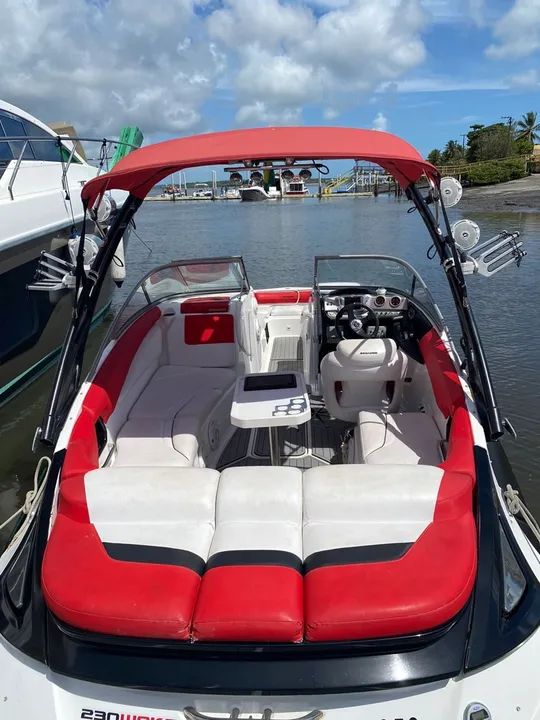 Vendo ou troco Lancha jetboat wake 2012 - Foto 5