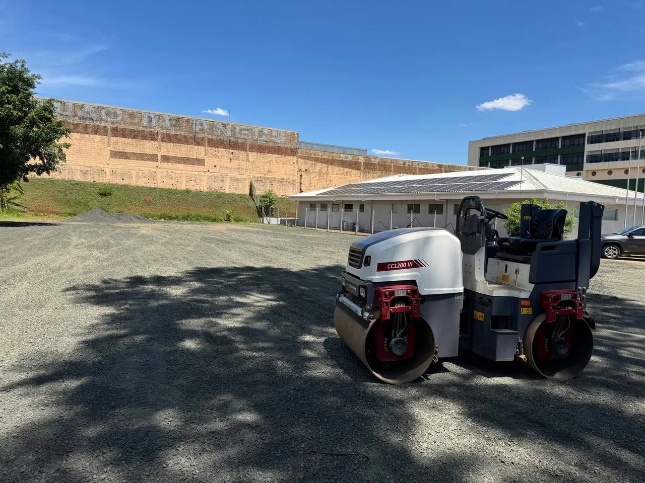 Rolo compactador Liso Dynapac CC1200 - Foto 5