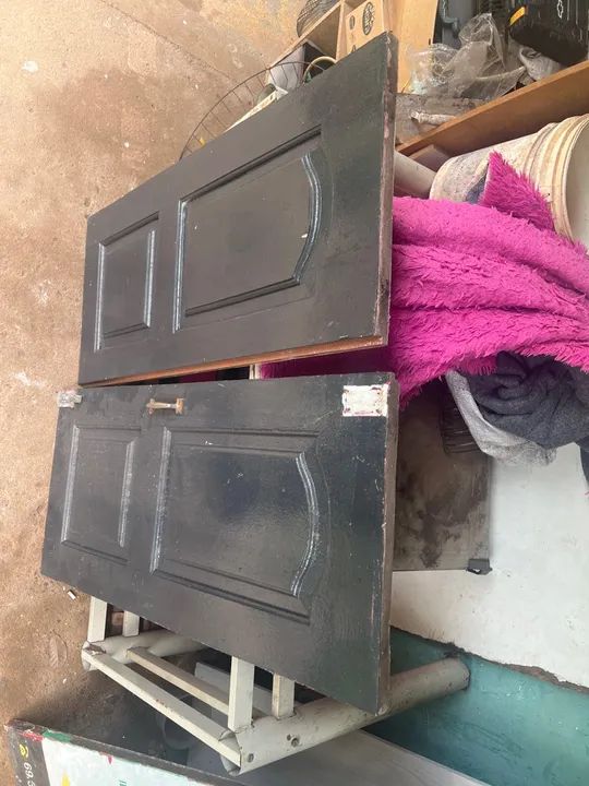 Par de Portas de Madeira Usadas - um lado preto e outro branco - Foto 3