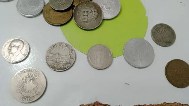 Lote com 200 moedas antigas - Foto 2
