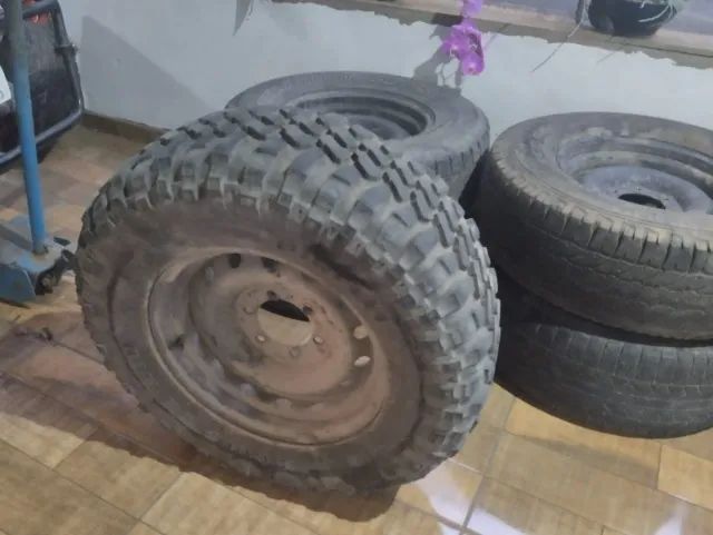 Rodas com pneus