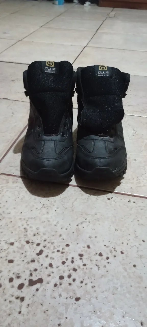 Bota semi novo