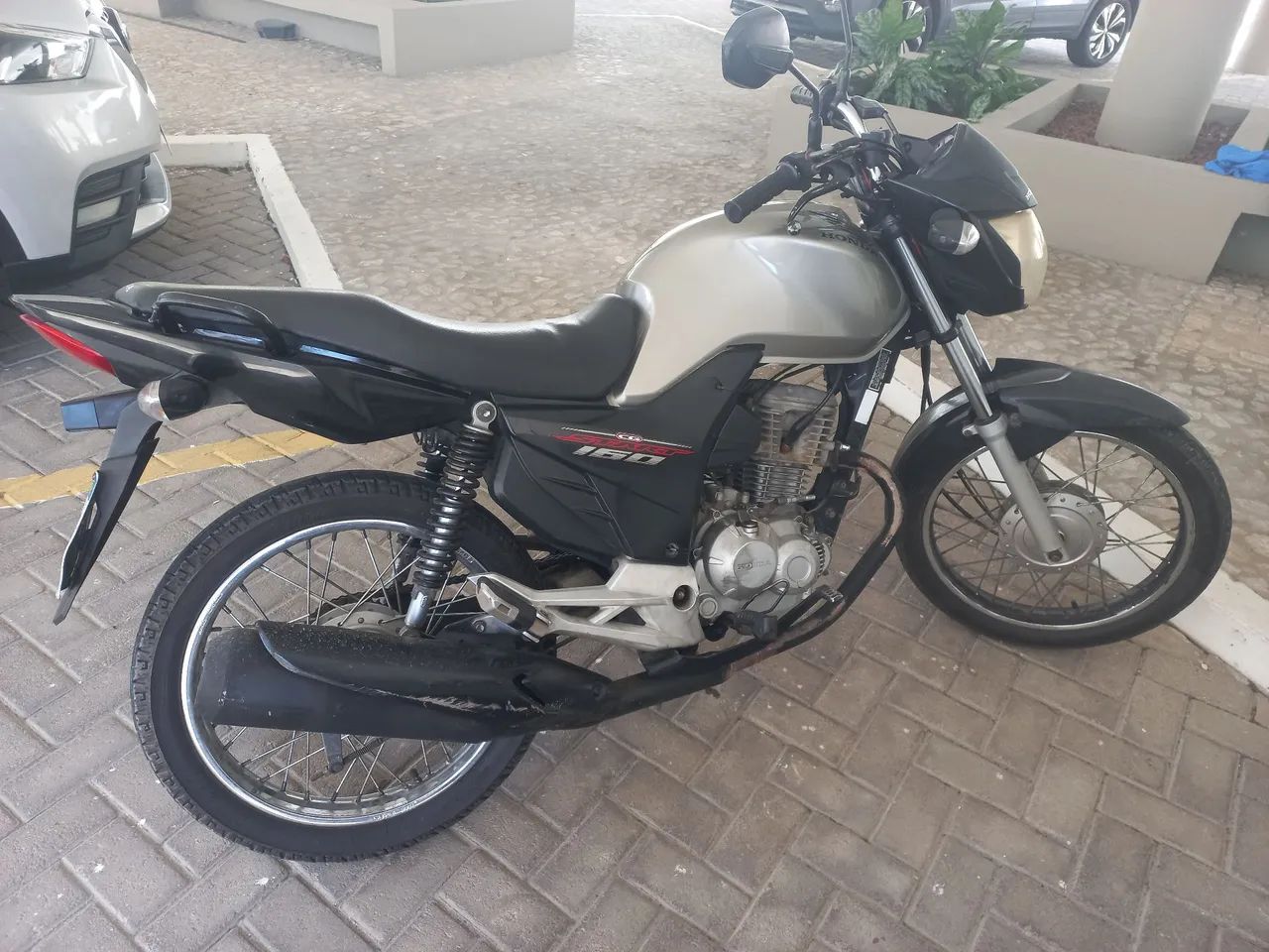 Locação de Moto. 240$ a semana 