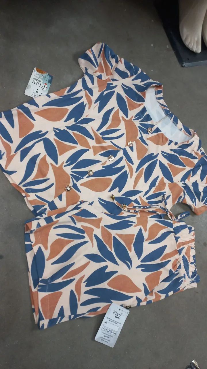 Conjunto de Shorts e Blusa com Estampa Tropical - Foto 2