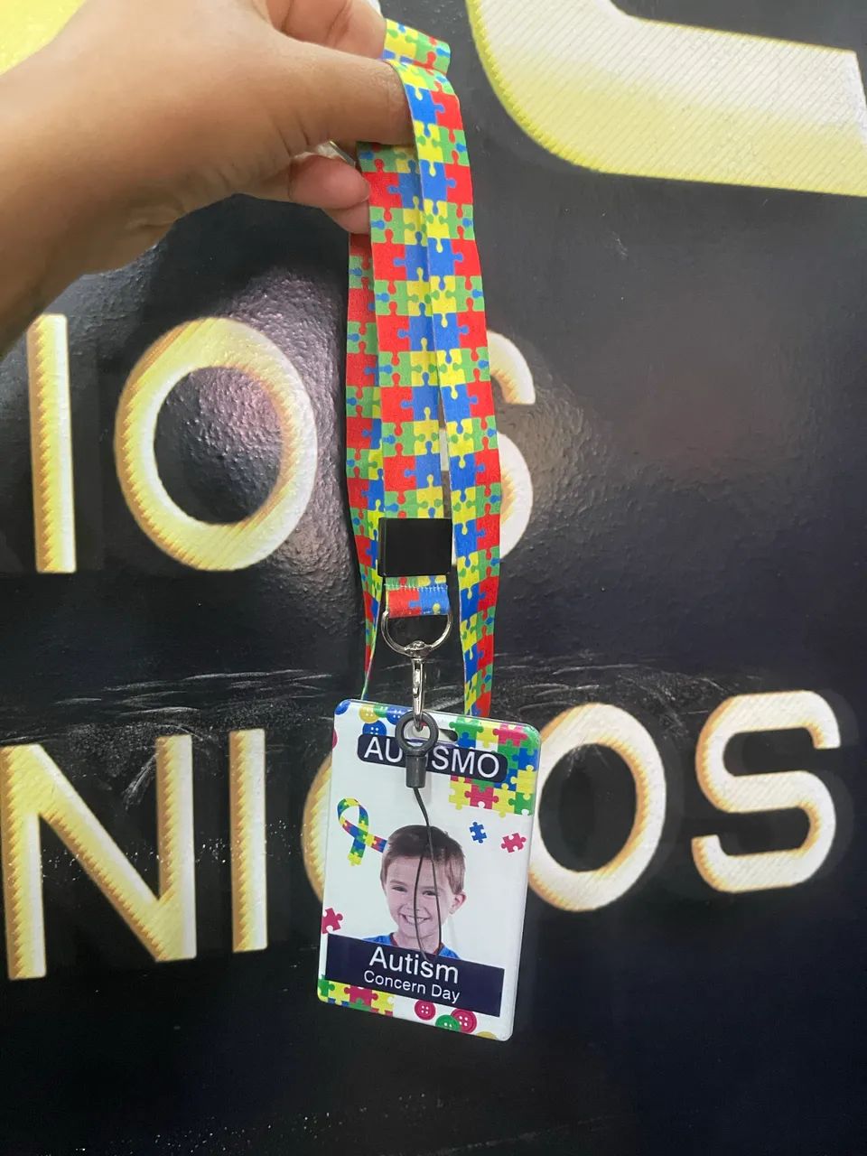 Crachá Autista + Cordão Autismo + Porta Crachá - Foto 4