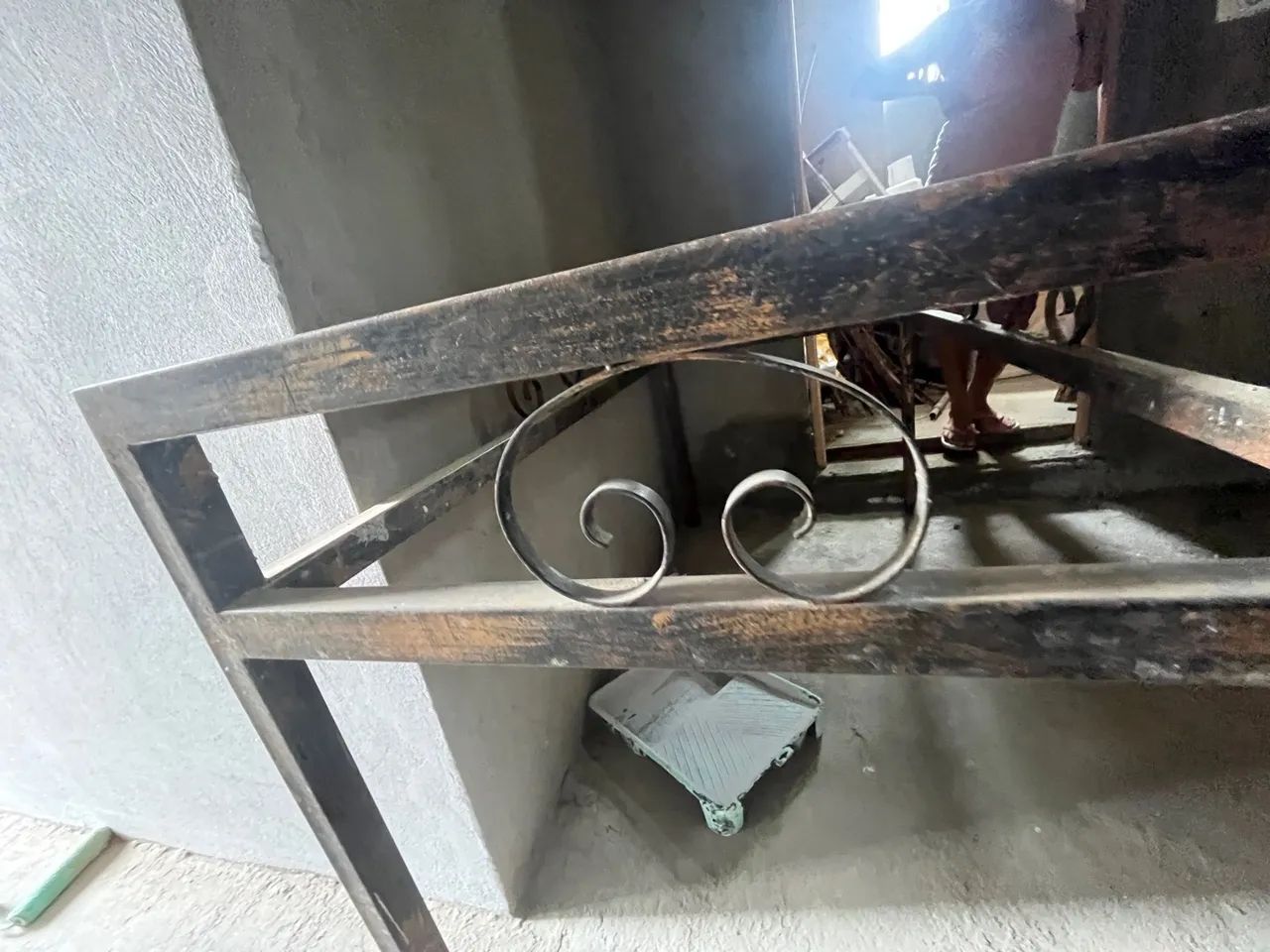 Mesa de metal para jardim ou varanda antiga  - Foto 3
