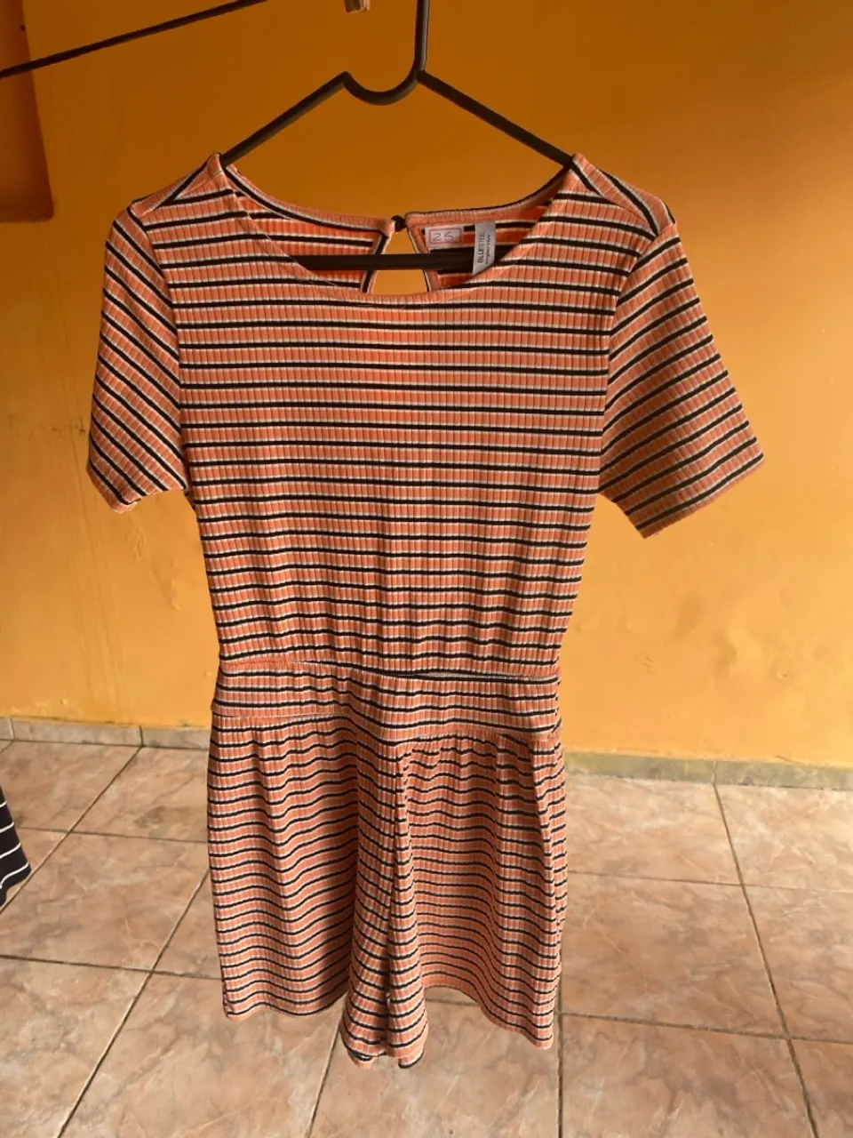 Macacão Listrado Laranja Feminino