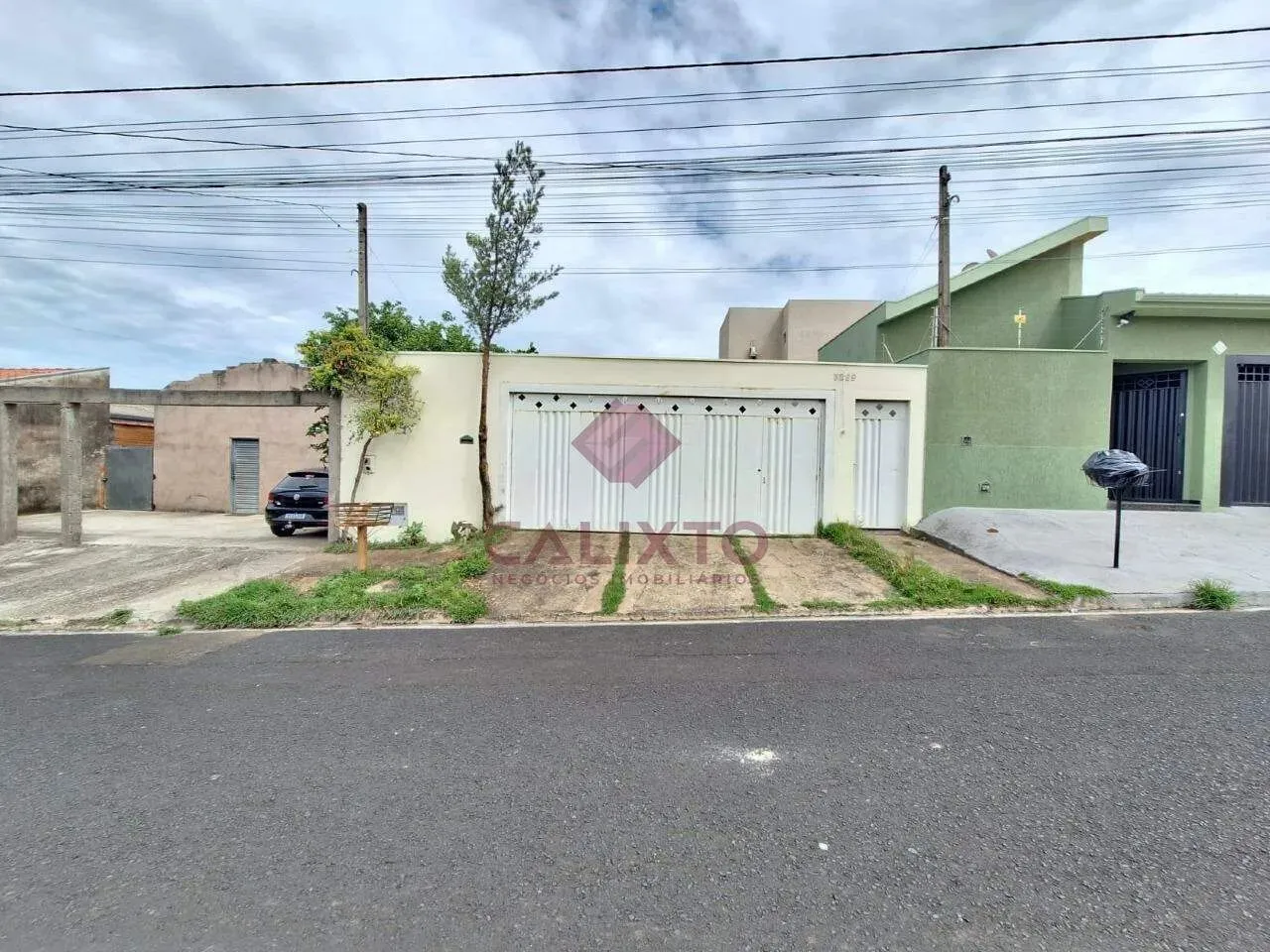 ALUGA-SE CASA COM 2 KITNETS NO JARDIM LUIZA II