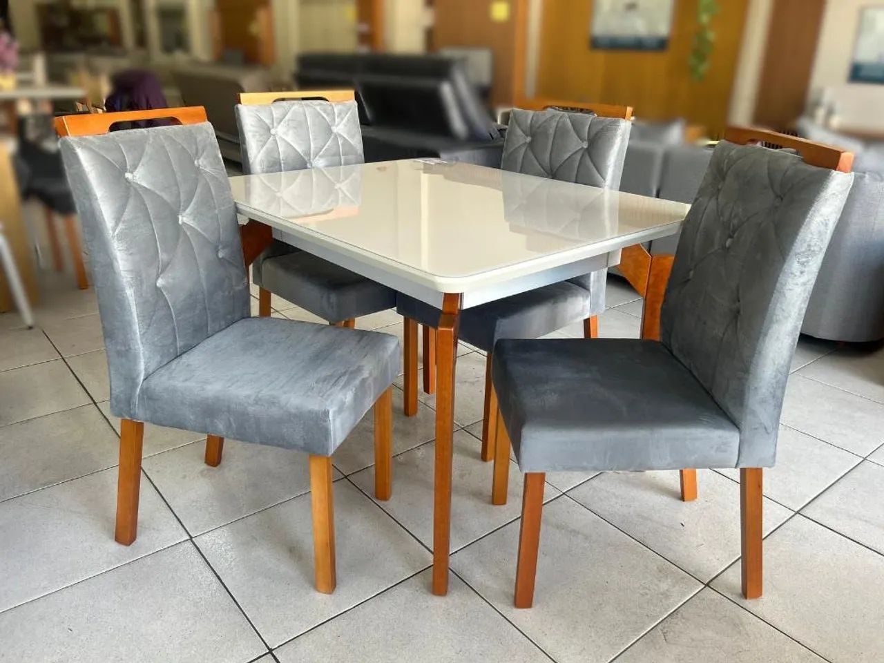 Mesa de Jantar 4 Cadeiras em Madeira Elegance l876