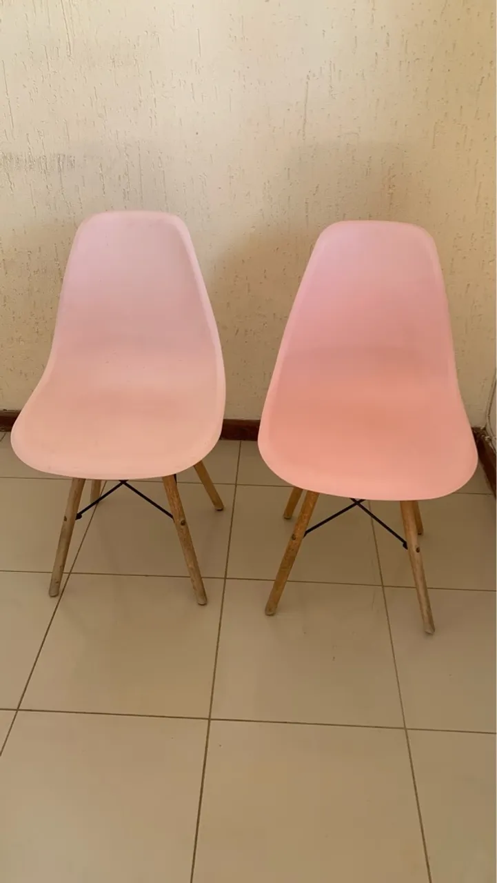 Cadeiras Eames Rosa