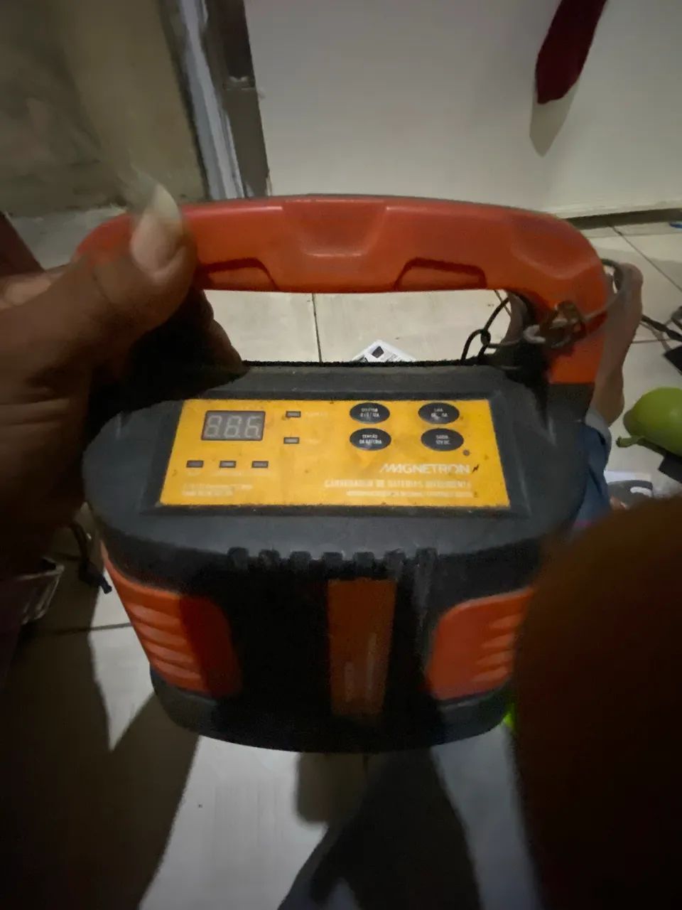 Vendo ou troco peças e carregador de moto e carro  - Foto 3