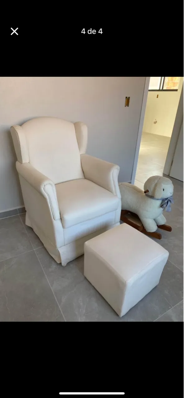 Poltrona de Amamentação com Puff - Conforto e Elegância