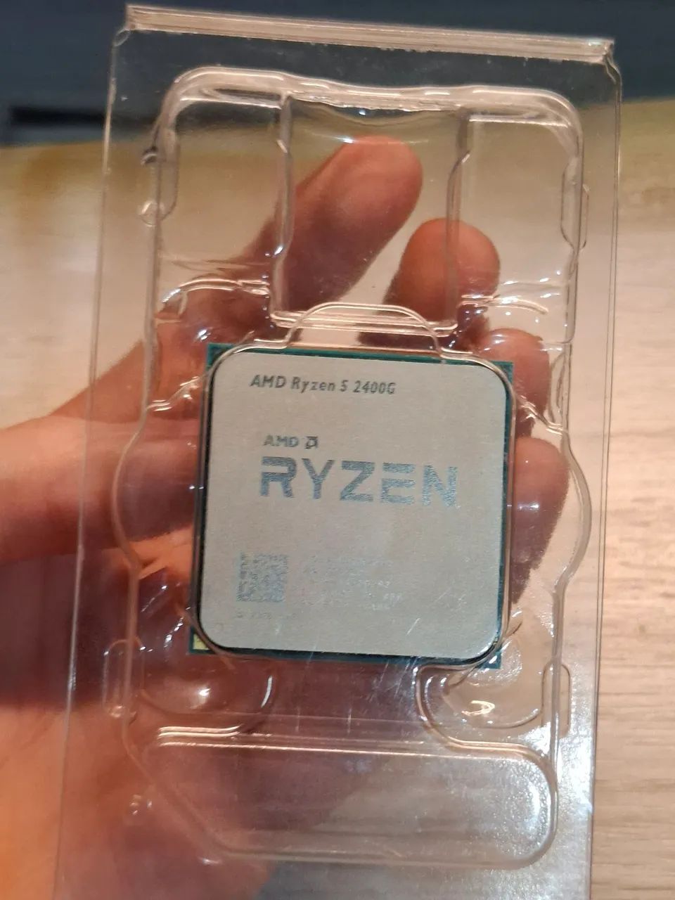 Ryzen 5 2400g Integrated Video Processor Kit with Cooler Box.64169978894850123