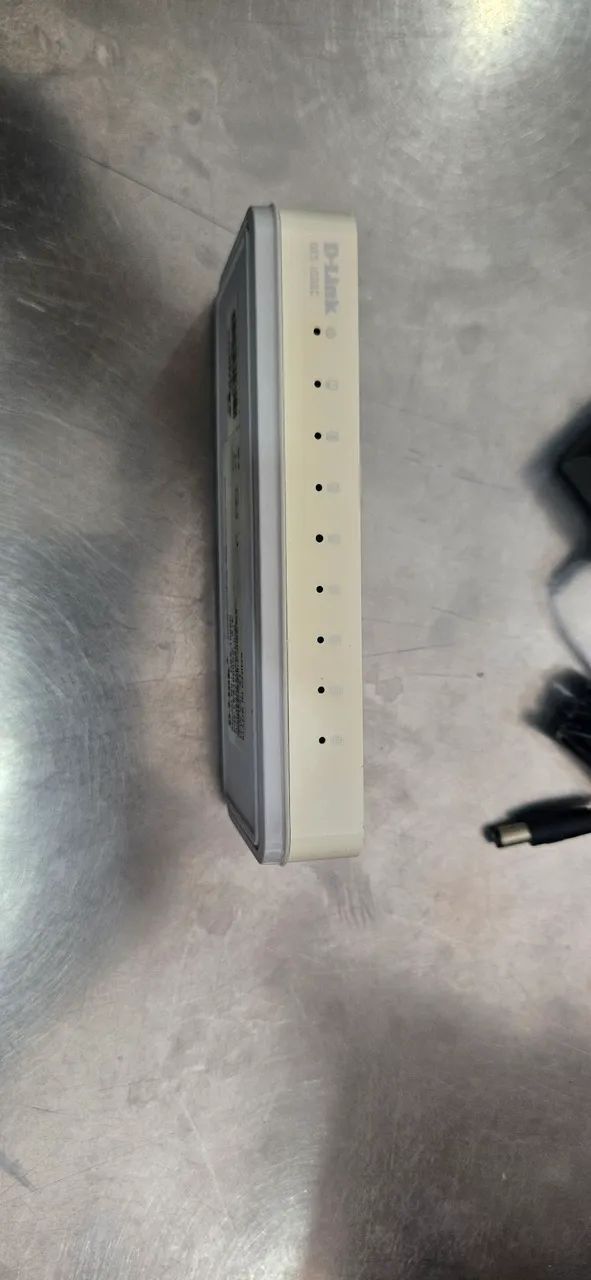 Switch d-link des-1008c